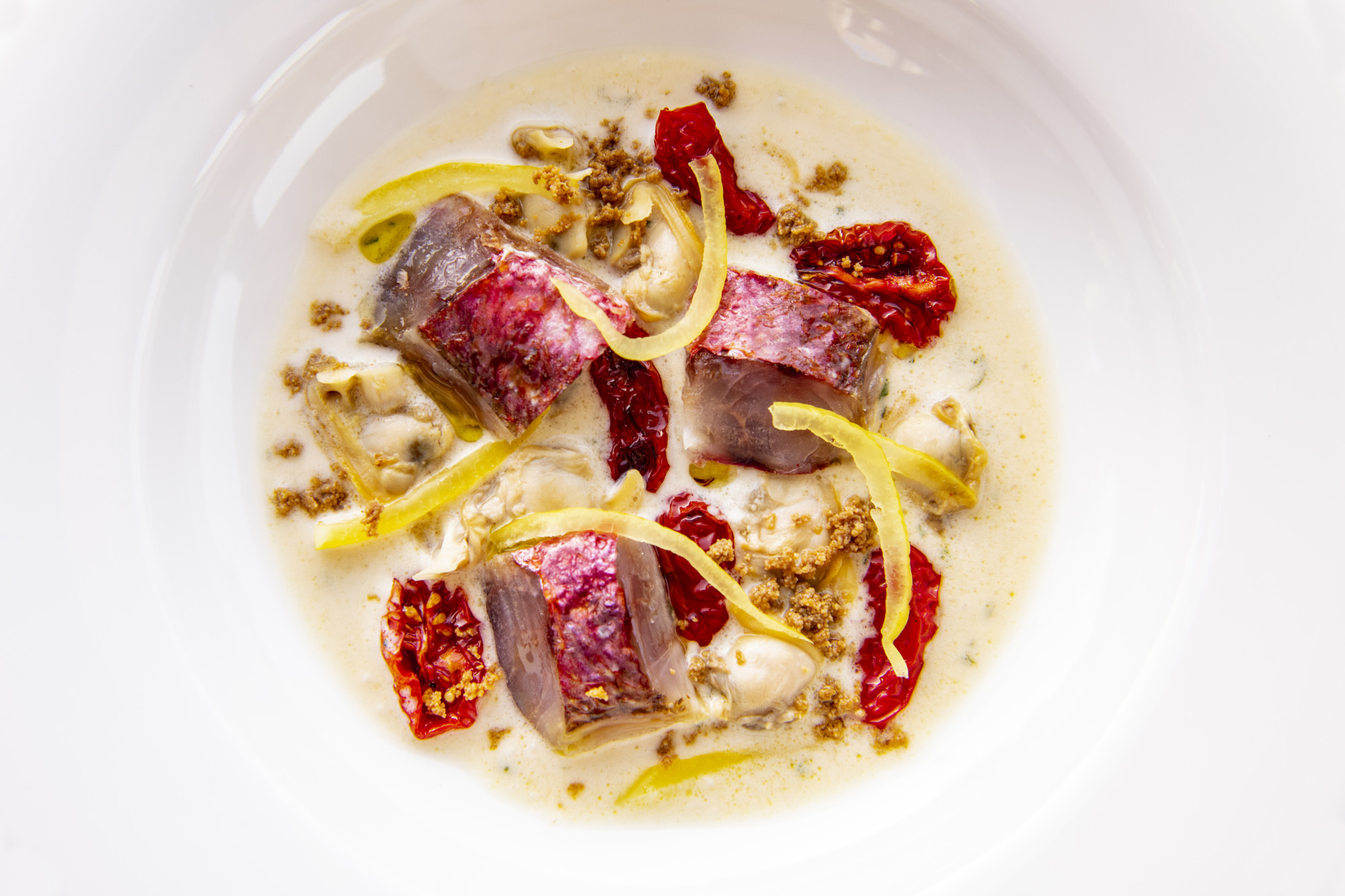 triglia zuppetta di mandorle vongole limone e bottarga
