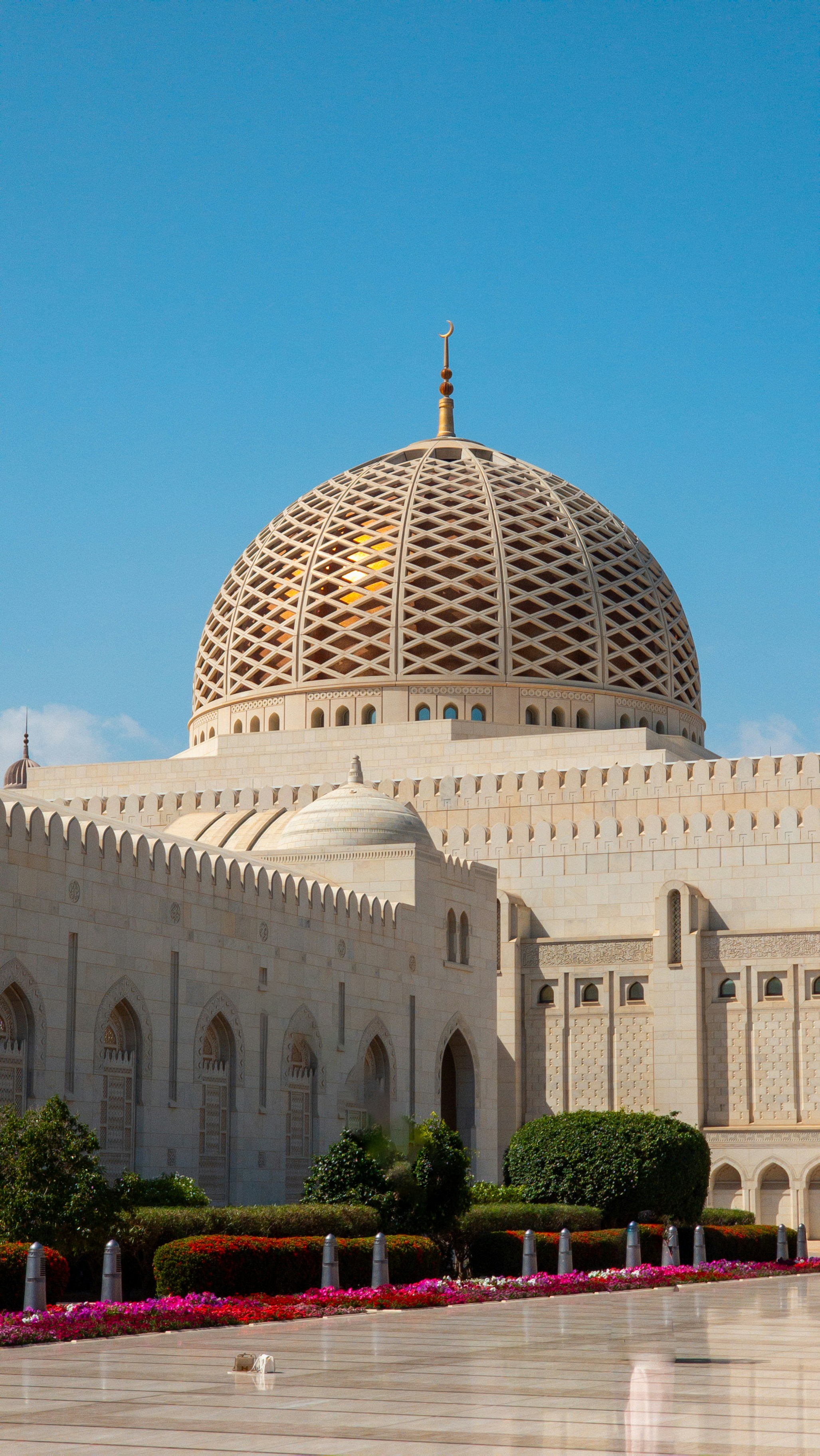 sultan qaboos grand mosque sultan qaboos street muscat oman