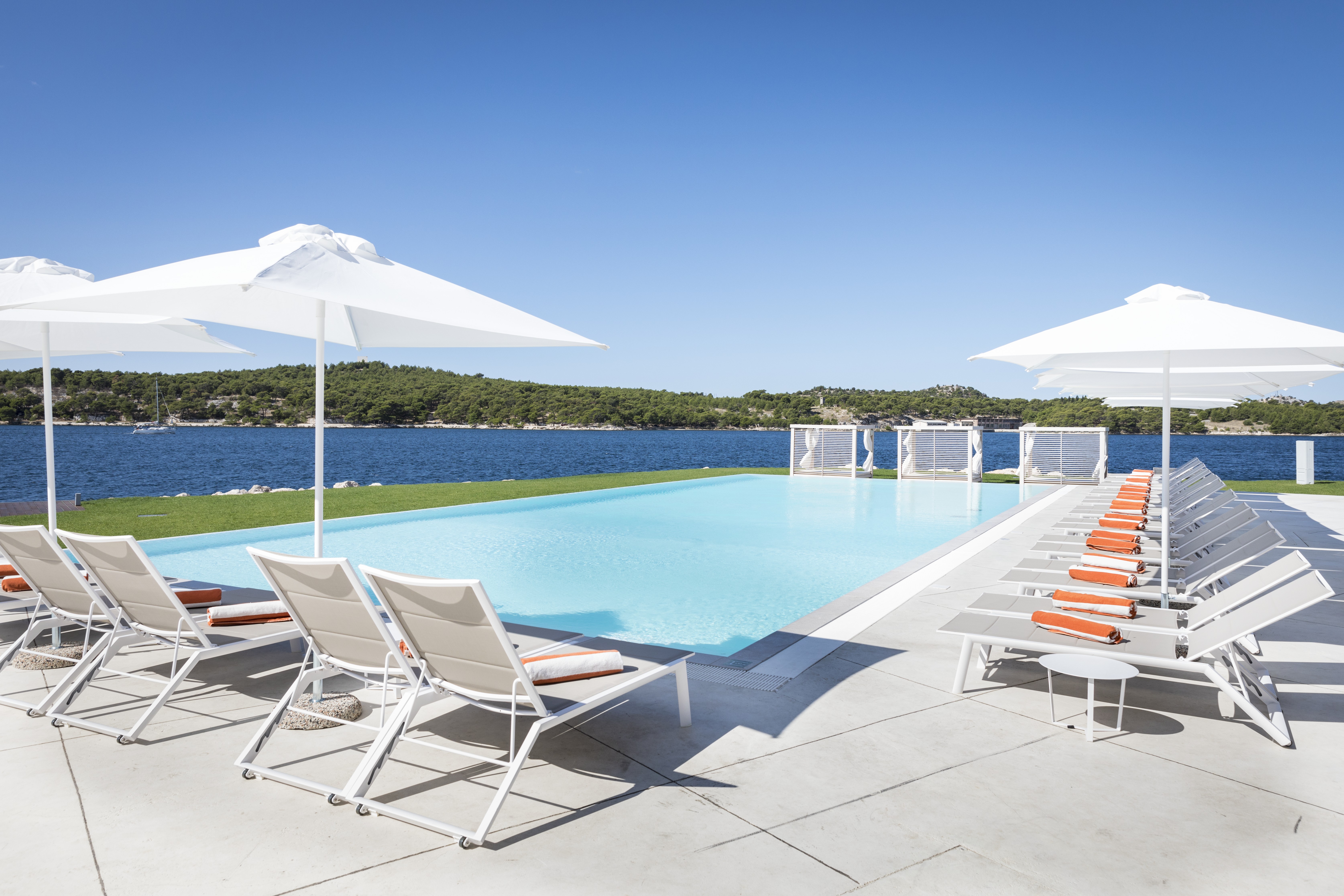 peninsula bar grill swimming pool2 result
