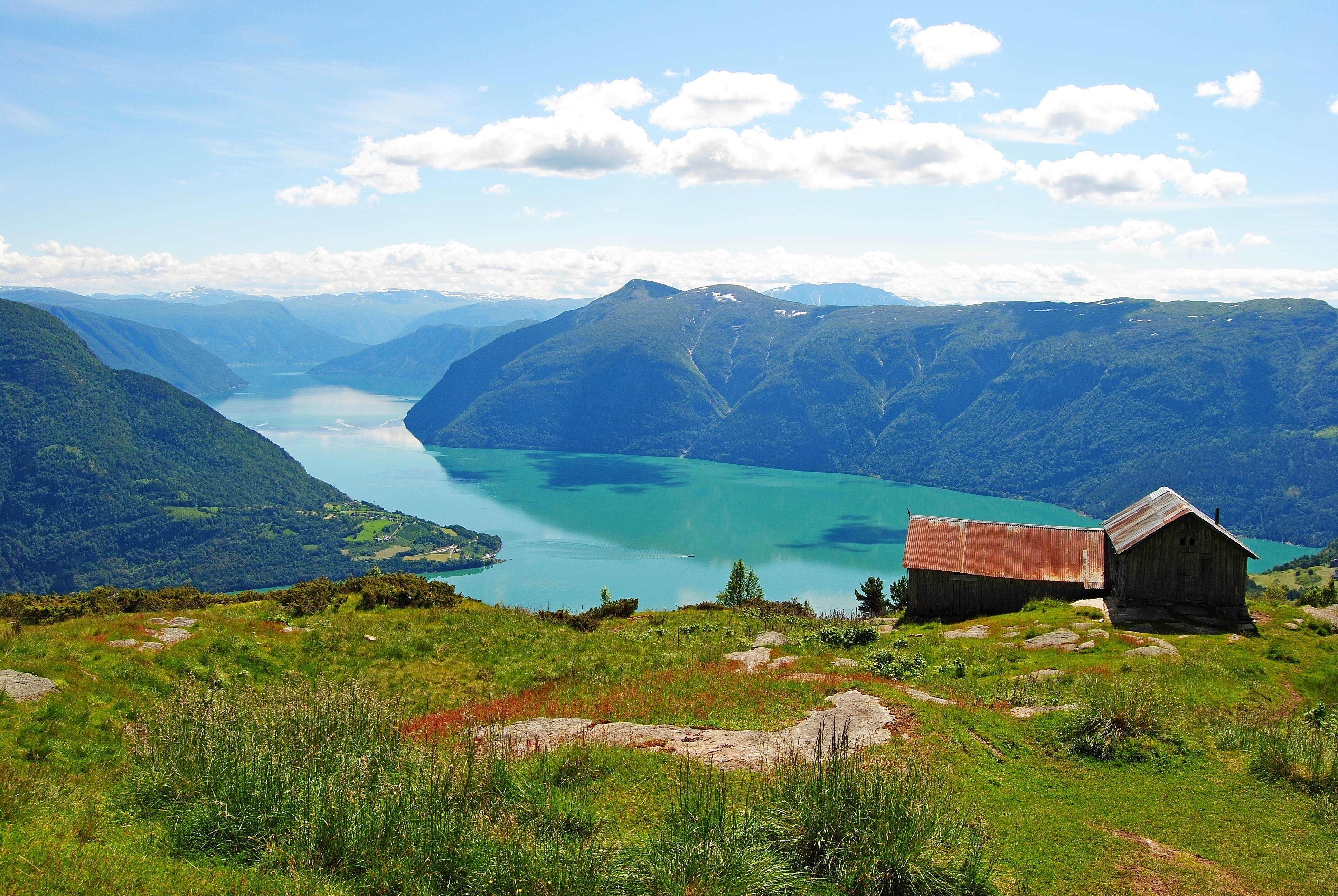 Ruil een keer zonovergoten costa's voor majestueuze fjorden