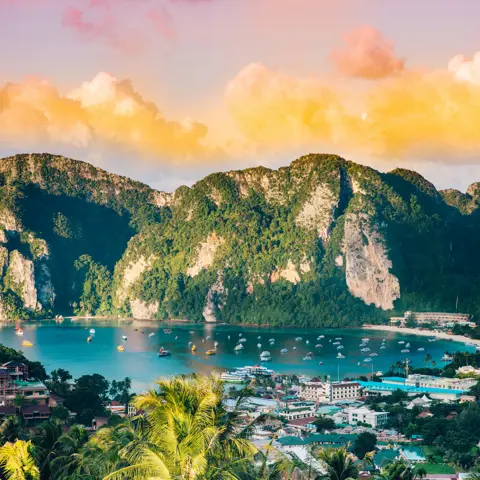 No shoes, no knives and no hugs: welcome to Thailand!